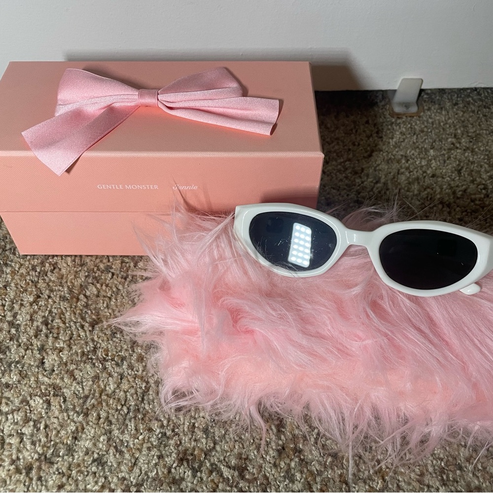 Gentle Monster - Jennie Fishtail W2 Sunglasses with Aile.M charms